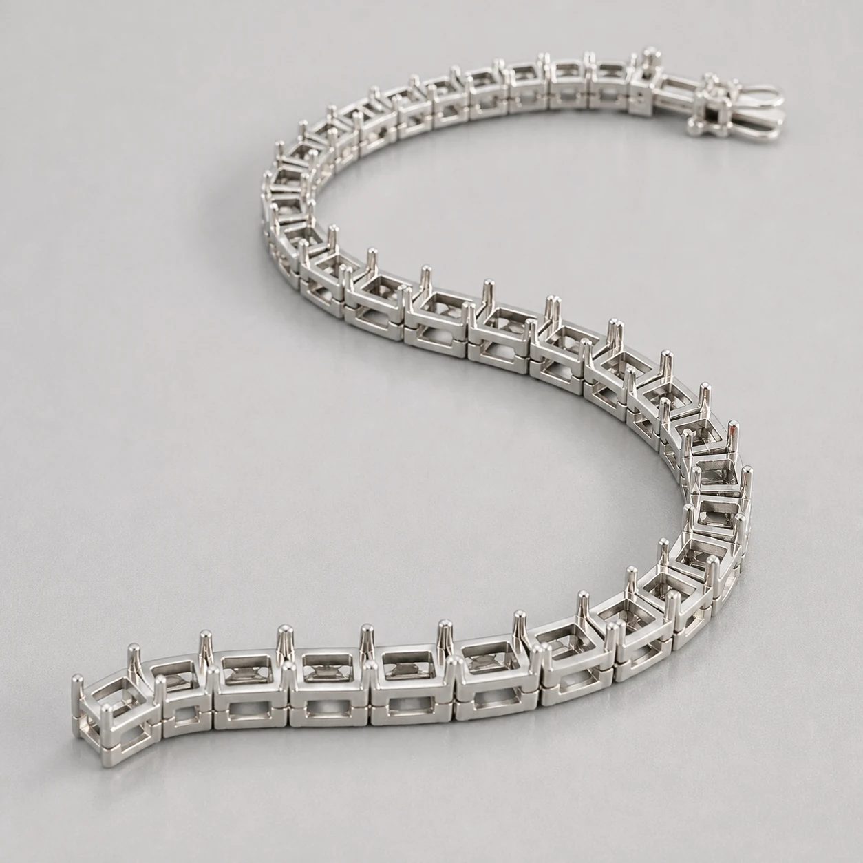 Princess-cut tennis mounting