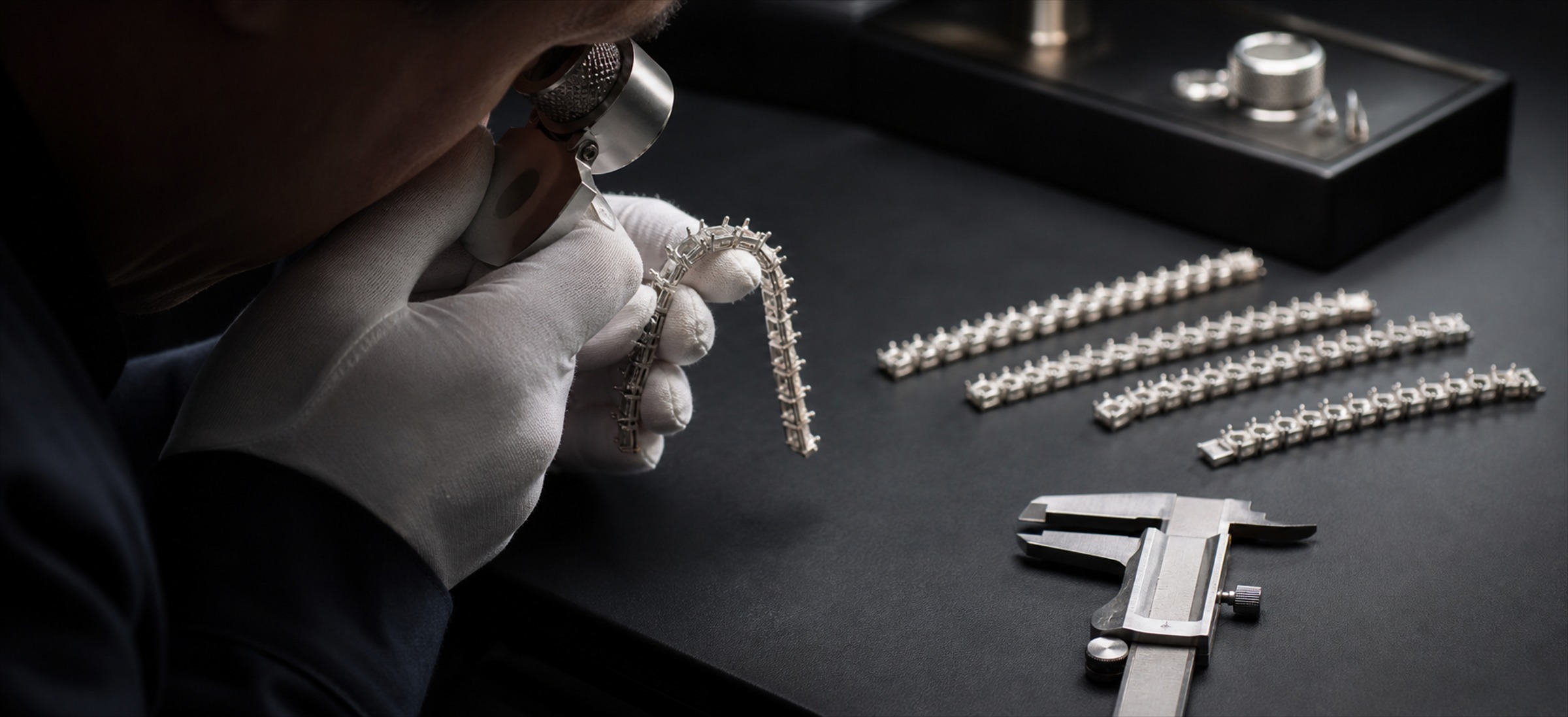 Piece-by-piece quality control of tennis mountings